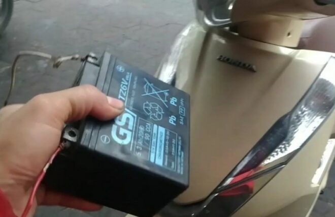 Ắc quy xe máy bao lâu phải thay? Kinh nghiệm bảo dưỡng