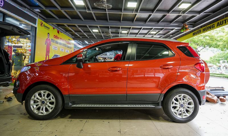 Giá bậc lên xuống xe Ford EcoSport hiện nay