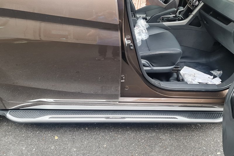 Giá bậc lên xuống xe Xpander hiện nay