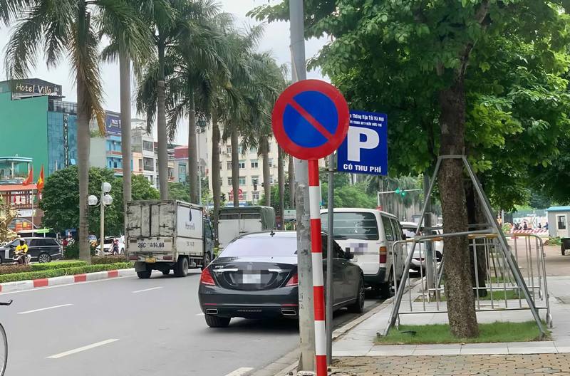 Vì sao biển cấm ô tô được áp dụng ngày càng nhiều?