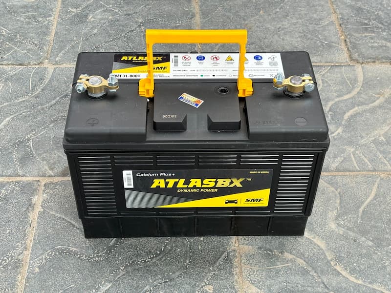 Vỏ ngoài của ắc quy Atlas được thiết kế để tối ưu hóa độ bền