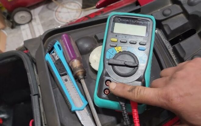 Cách đo dòng điện bình ắc quy đúng kỹ thuật và an toàn