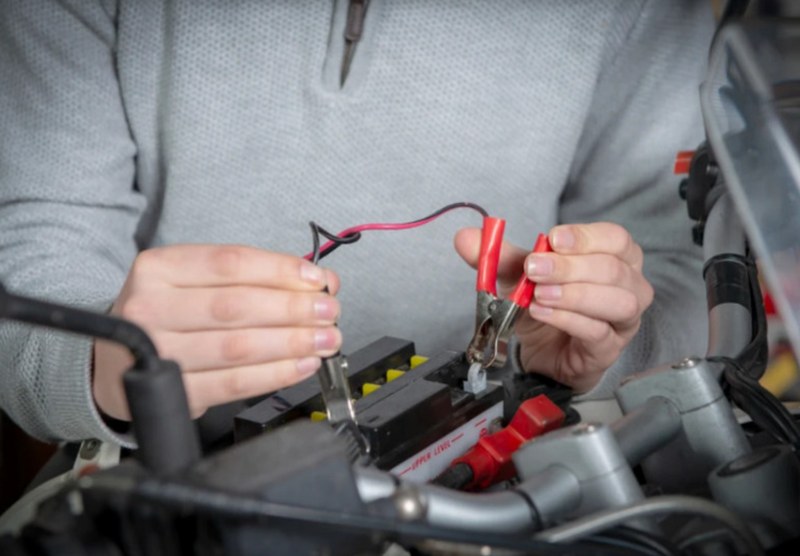 Sử dụng đồng hồ đo điện áp để kiểm tra chính xác hơn