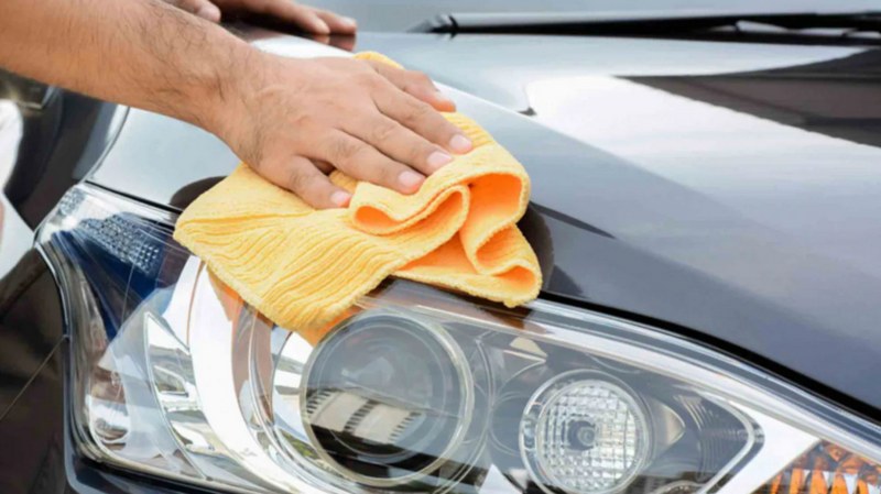 Cách làm sạch đèn pha ô tô tại nhà với tình trạng nhẹ