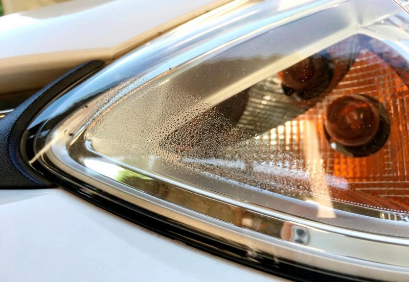 Bước quan trọng nhất đó là phủ lớp bảo vệ UV