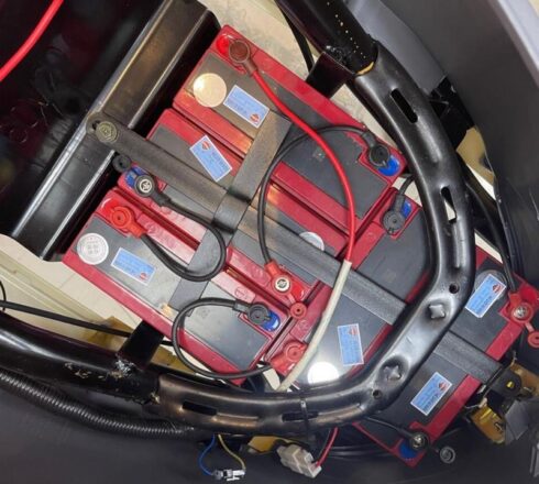 Cách lắp bình ắc quy xe máy điện đúng kỹ thuật và an toàn