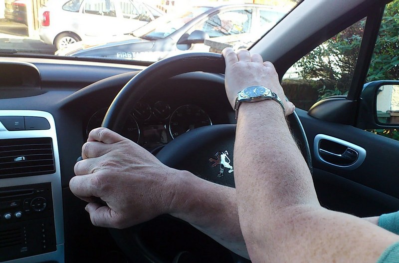 Các yếu tố ảnh hưởng đến vòng quay vô lăng