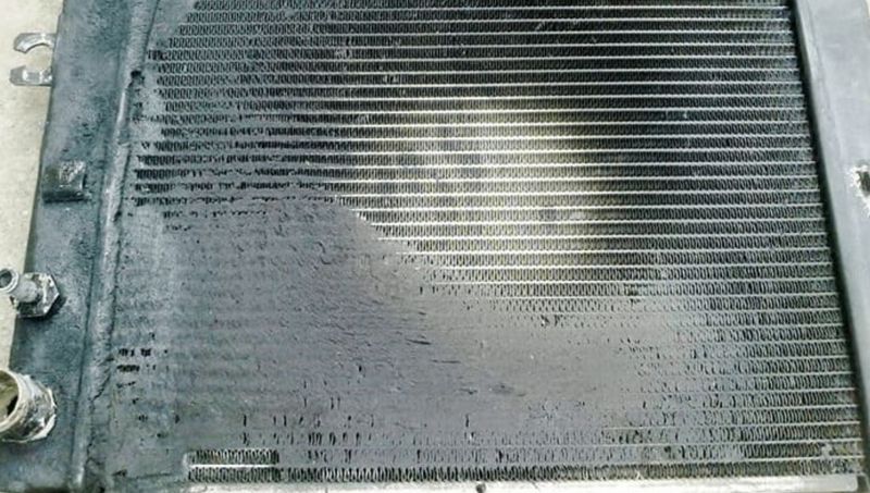 Cách vệ sinh két nước ô tô đúng kỹ thuật, an toàn cho xe