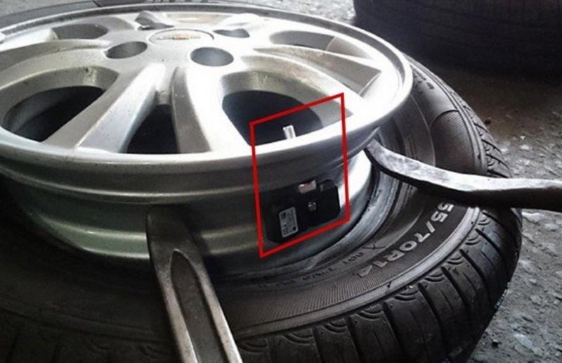 Vì sao nên quan tâm đến cảm biến áp suất lốp?