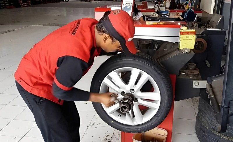 Vì sao bánh xe cần được cân bằng động?