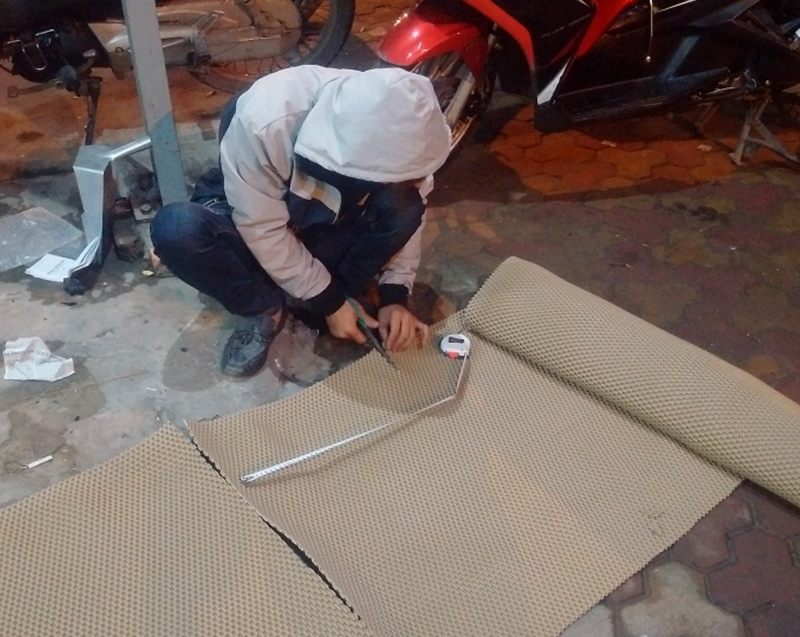 Vì sao cần cắt thảm lót sàn theo đúng form xe?