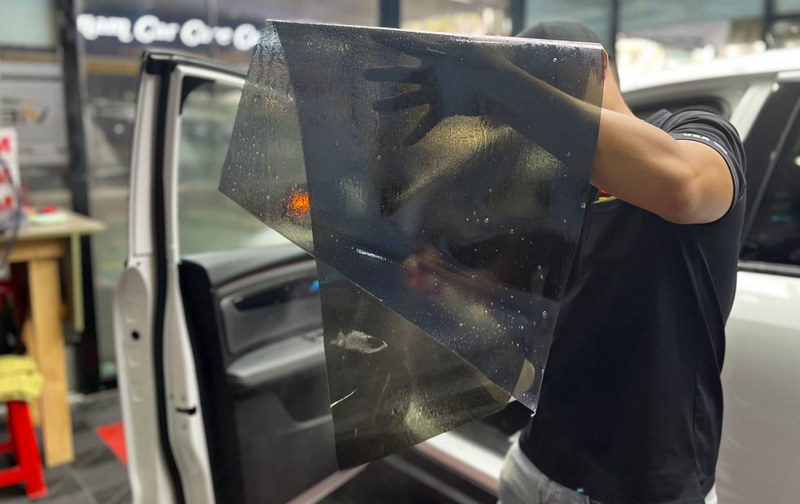 Có nên dán phim cách nhiệt ô tô? Kinh nghiệm thực tế