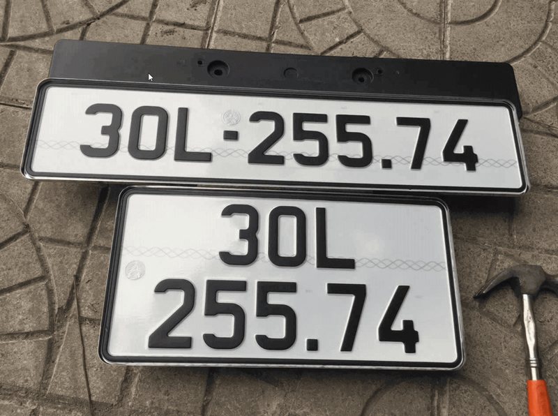 Góc nhìn pháp lý: ép biển số có vi phạm không?
