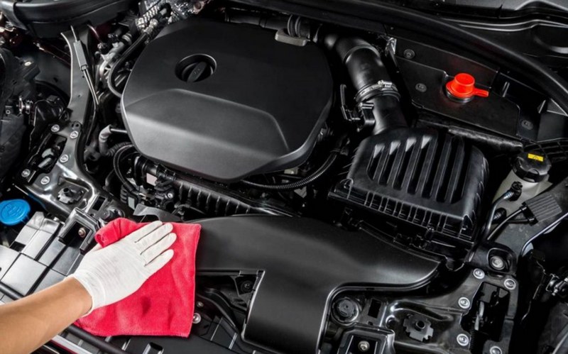 Vì sao khoang máy ô tô lại nhanh bẩn?