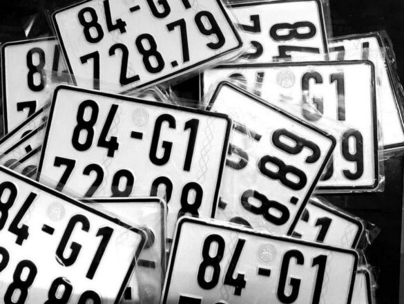 Ép lại biển số xe máy giá bao nhiêu? Cập nhật mức giá