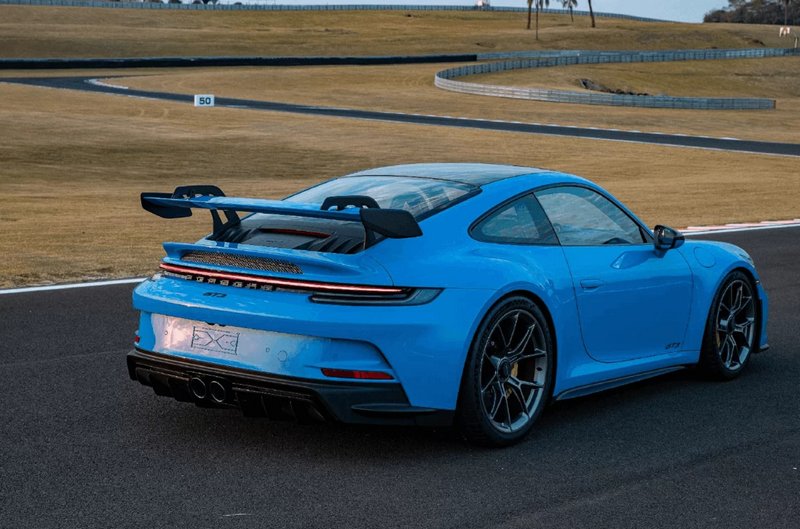 Đuôi gió ô tô là gì và vì sao nhiều người muốn gắn?