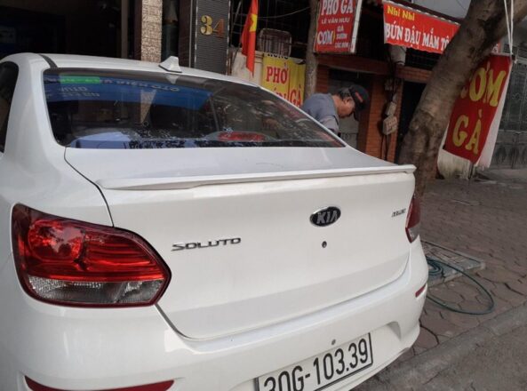 Gắn đuôi gió xe ô tô có bị phạt không? Đăng kiểm được không?