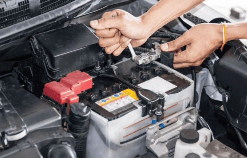Vì sao ắc quy để lâu không dùng bị hết điện?