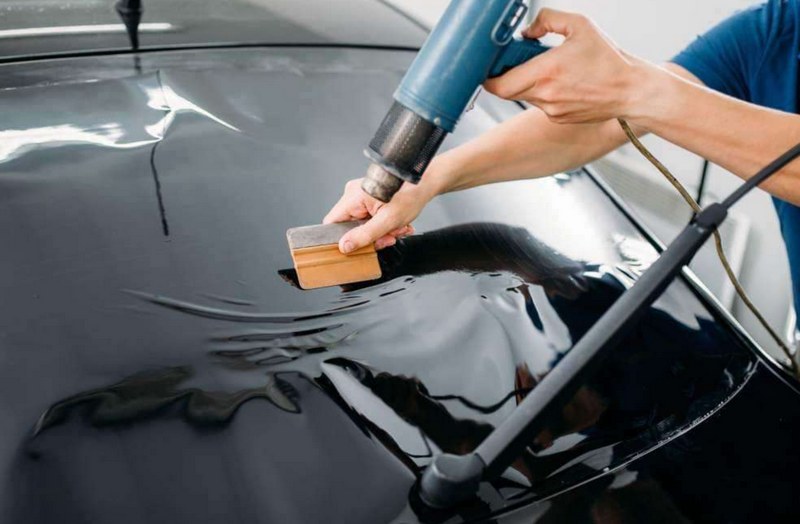 Bước 3: Vệ sinh bề mặt kính tuyệt đối sạch