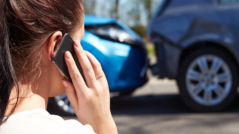 Mua bảo hiểm tại các cửa hàng mua xe/ showroom