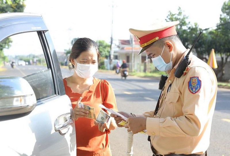 Không có và không mang theo: Khác nhau nhưng mức phạt giống nhau