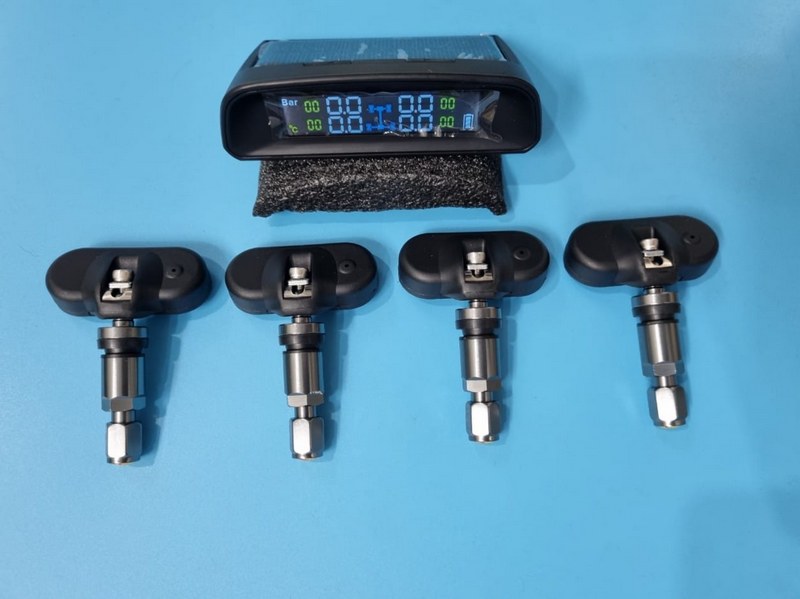 Nên lắp cảm biến áp suất lốp trong hay ngoài?