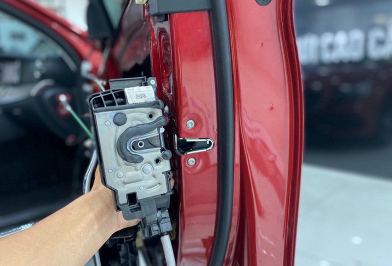 Cửa hít ô tô là gì và khác gì cửa thông thường?