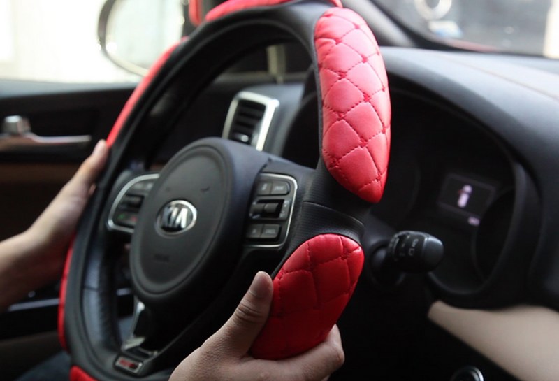 Bọc vô lăng và phụ kiện hỗ trợ tư thế lái