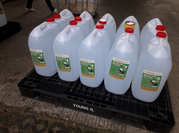 Nước châm bình ắc quy là gì? Cách sử dụng, lưu ý quan trọng