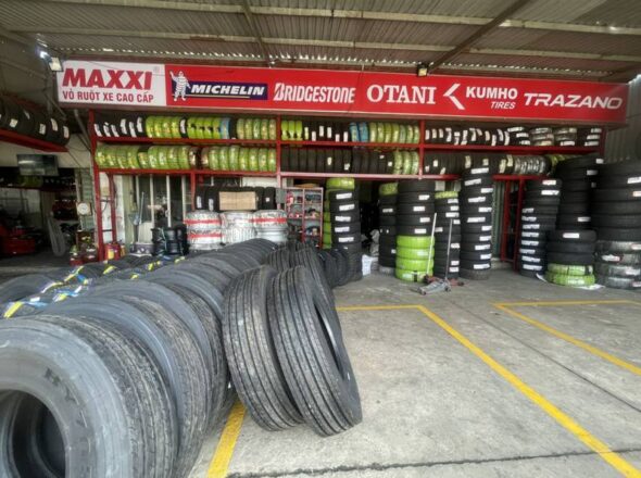 So sánh lốp Michelin và Maxxis: Nên chọn thương hiệu nào?