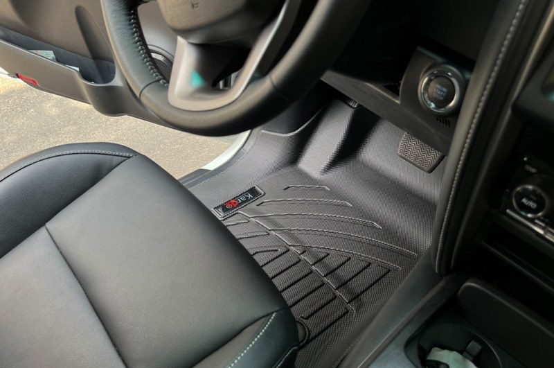 Tại sao nên lắp thảm lót sàn ô tô cho Fortuner 2017?