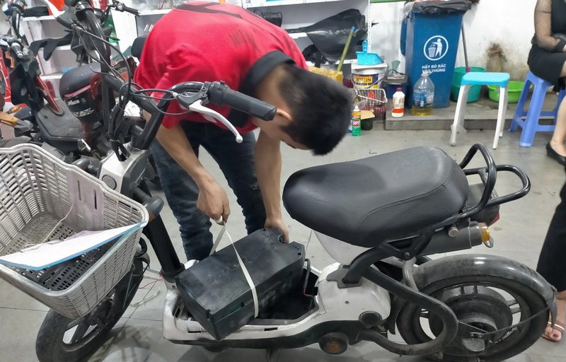 Khi nào cần thay ắc quy xe đạp điện?