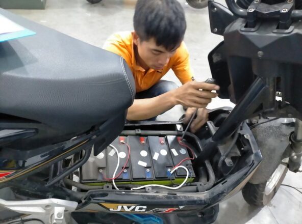 Thay ắc quy xe đạp điện tại nhà: Chi tiết cách thay