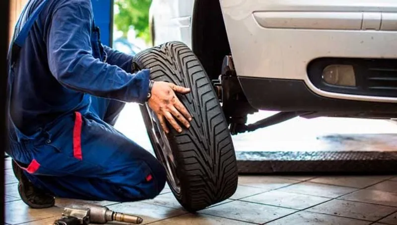 Dịch vụ thay lốp xe ô tô chuyên nghiệp tại 1Auto.vn
