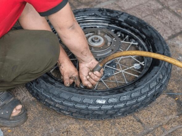 Thay lốp xe máy hết bao nhiêu tiền? Cập nhật chi phí chi tiết