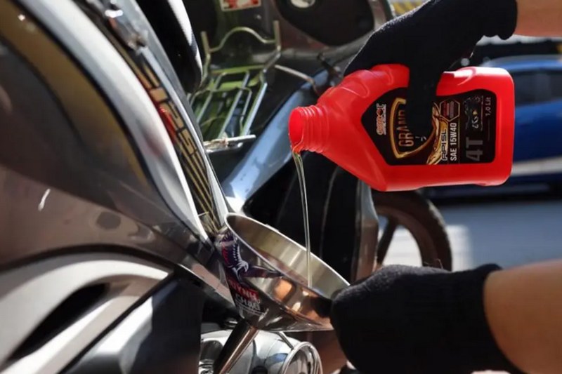 Vì sao cần thay nhớt đúng dung tích?