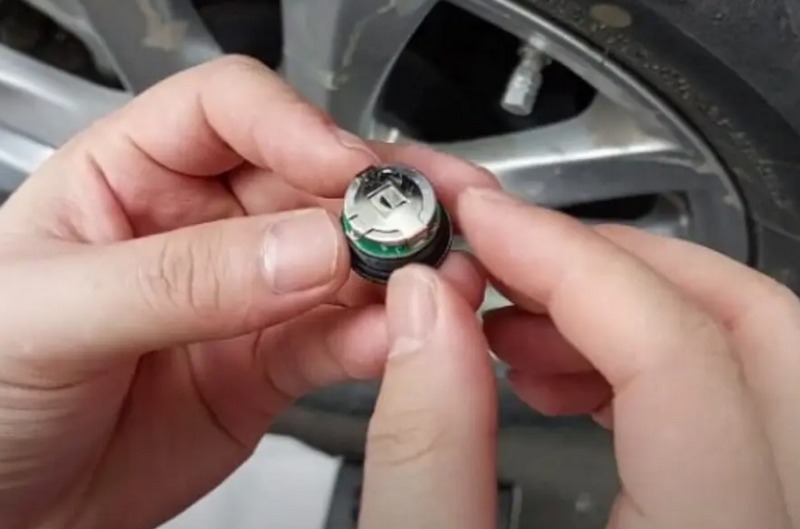 Cảm biến áp suất lốp TPMS hoạt động như thế nào?