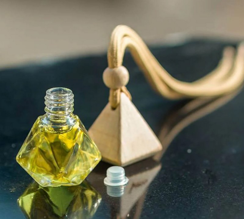 Phân biệt tinh dầu thiên nhiên và tinh dầu tổng hợp