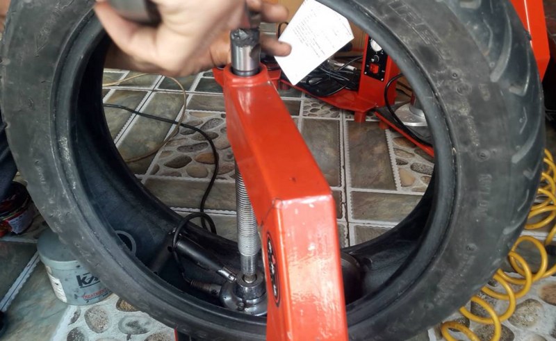 Làm sao để tránh phải vá lốp thường xuyên?