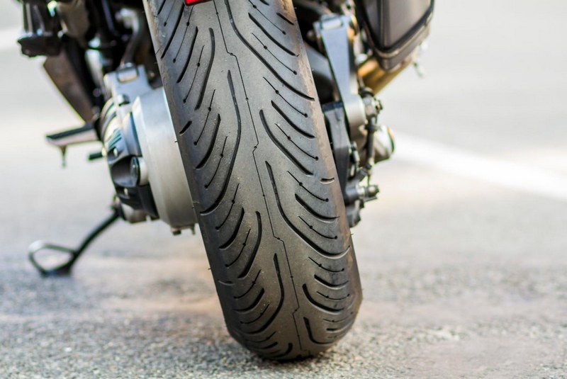 Nên vá hay nên thay lốp mới?