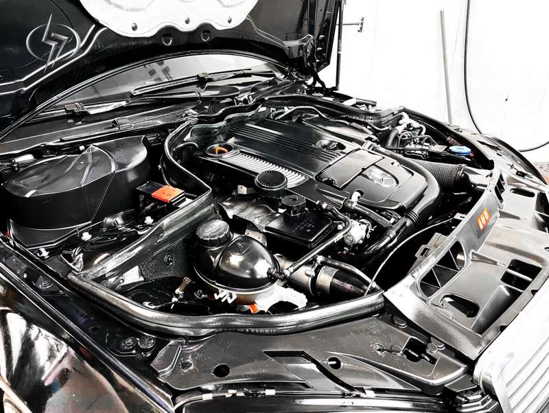 Làm sạch khô để loại bỏ bụi bẩn ban đầu